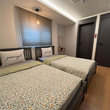 Heima Guesthouse Hongdae Сеул Екстер'єр фото