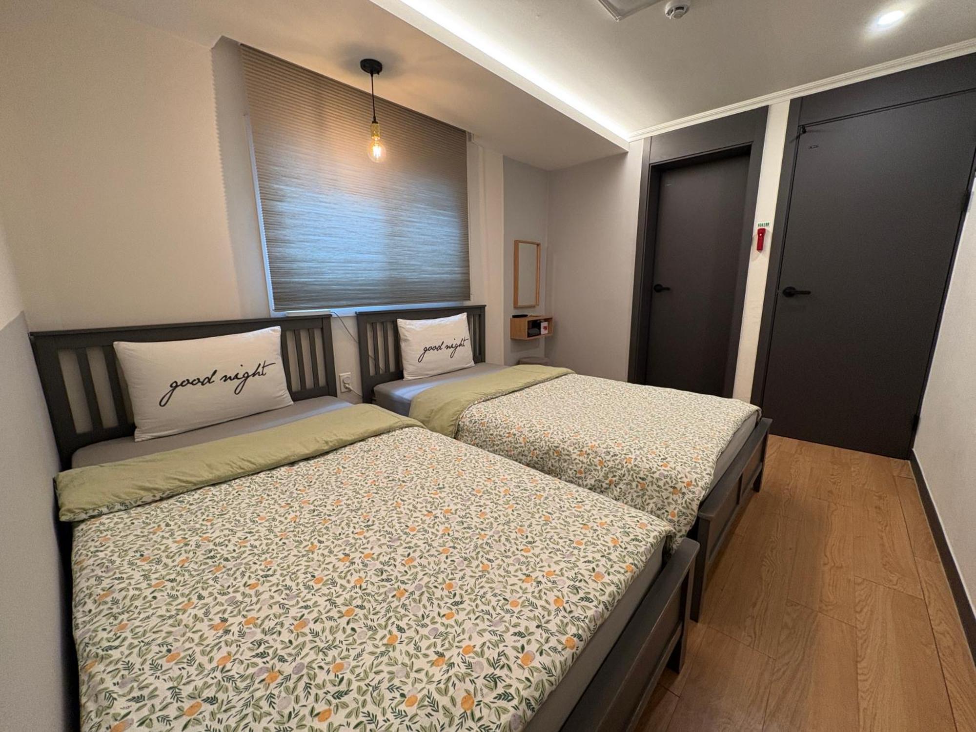 Heima Guesthouse Hongdae Сеул Екстер'єр фото